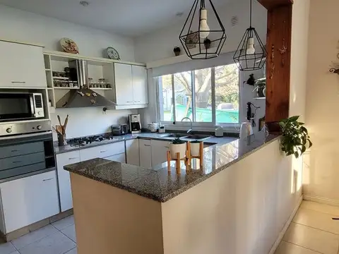 Casa 4 ambientes con 3 baños