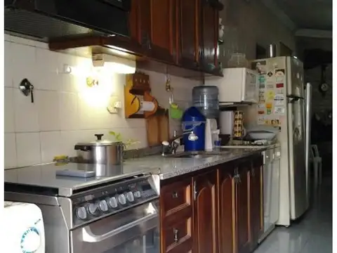 AMPLIO CHALET EN BANFIELD