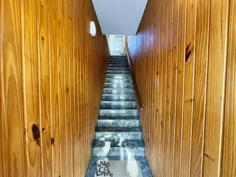 Casa en planta alta de 2 dormitorios - Leguizamon 940