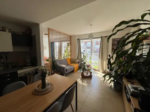 APTO CREDITO-  VILLA URQUIZA 2 AMBIENTES IMPECABLE. BAJAS EXPENSAS