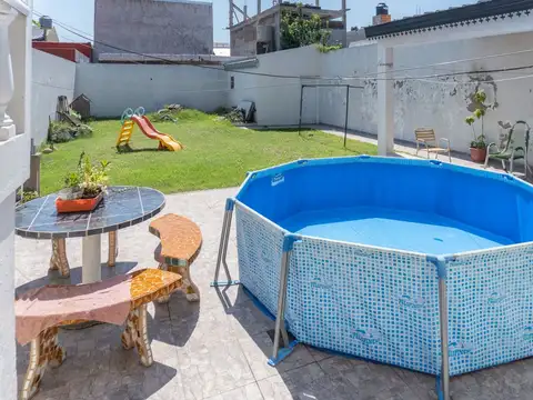Casa en Venta con 2 cocheras