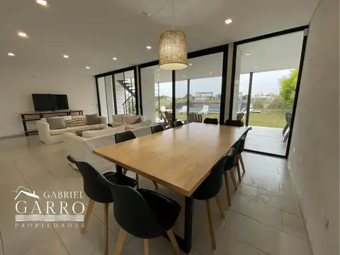 Casa en Venta con 1 cochera