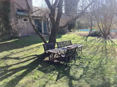 Casa en venta, Casuarinas, S/ Expensas,  Lujan - 4 Ambientes