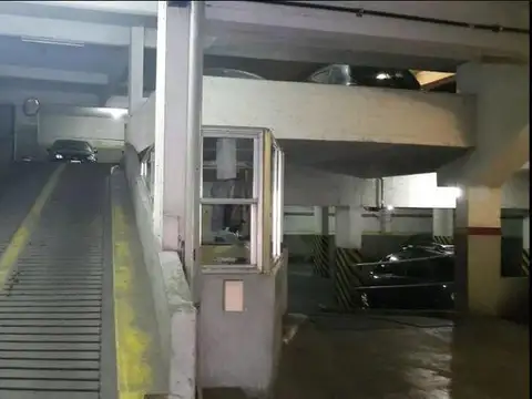 Cochera Grande, Fija y Cubierta en Almagro. Bulnes al 300