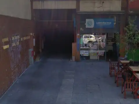 Cochera Grande, Fija y Cubierta en Almagro. Bulnes al 300