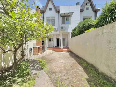 Casa Duplex 4 Ambientes con Jardín, Terraza y Cochera en Floresta