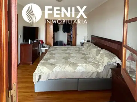 Casa 10 ambientes con 4 baños