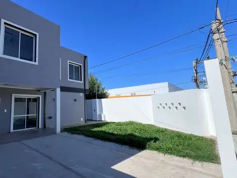 Casa 4 ambientes con 2 baños