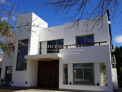 Casa en venta 5 ambientes en Terravista