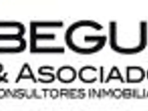 COCHERA EN VENTA  -  PLENO CENTRO - EN PLANTA BAJA