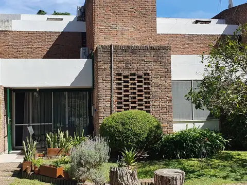 ¡Excelente OPORTUNIDAD! Venta duplex, permuta por casa.