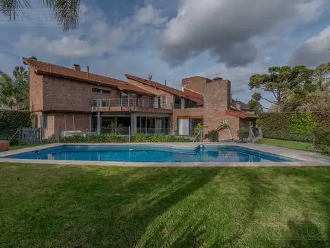 LJ RAMOS | VENDE | CASA EN CAMPO CHICO, PILAR | LUMINOSA Y AMPLIA C/ PILETA |