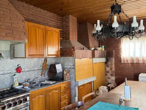 VENTA CASA 3 DORMITORIOS CON PATIO Y GARAJE , B GÜEMES, CALETA OLIVIA