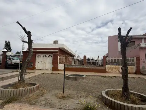 VENTA CASA 3 DORMITORIOS CON PATIO Y GARAJE , B GÜEMES, CALETA OLIVIA