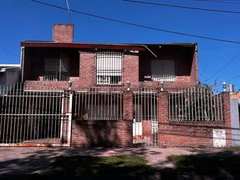VENTA CASA 5 AMBIENTES EN W. MORRIS