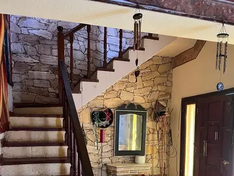 Casa 10 ambientes con 3 baños