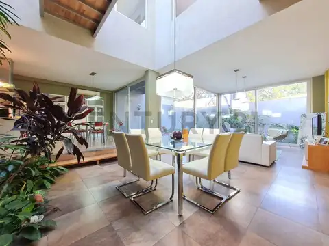 Venta de Casa de categoría 3 Dormitorios única en La Plata