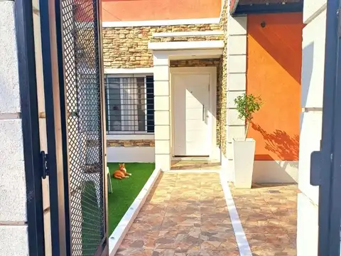 CASA 5 AMBIENTES EN VENTA PILAR /PATIO Y COCHERA