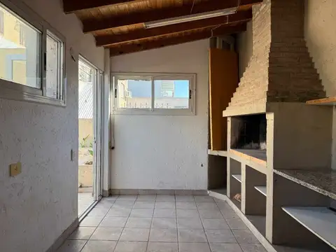 Depto Tipo Casa 4 ambientes con 3 baños