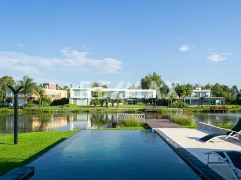 VENTA CASA FONDO LAGUNA TERRALAGOS