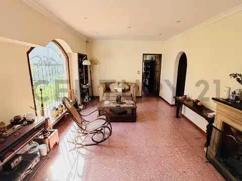 Casa en Venta con 3 cocheras