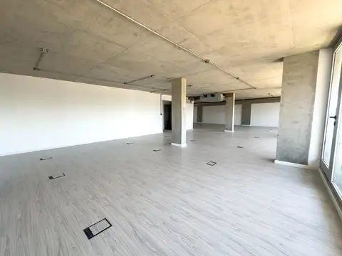 Oficina en Alquiler con 2 cocheras