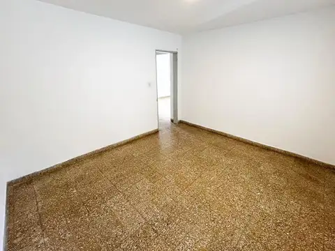 Alquiler Casa dos dormitorios. Uriburu/Oroño