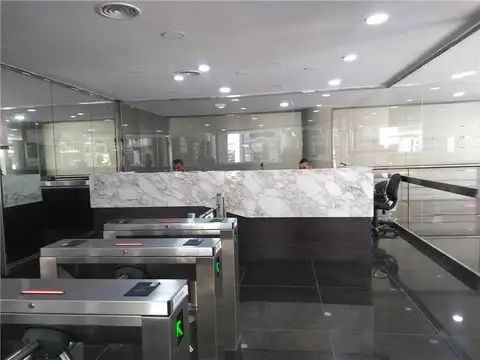 Oficina en Alquiler con 1 cochera