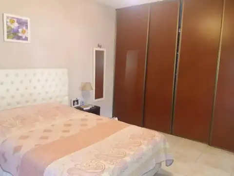 Casa en venta - 4 Dormitorios 3 Baños - 461Mts2 - El Palomar