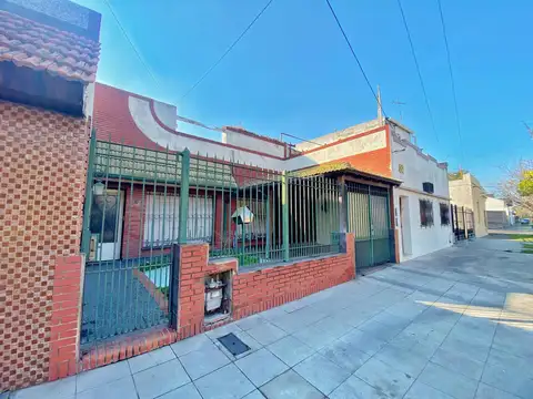 MANUEL OCAMPO al 2700