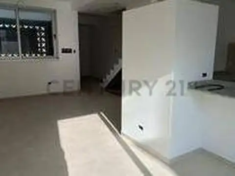 DUPLEX A LA VENTA EN RINGUELET .