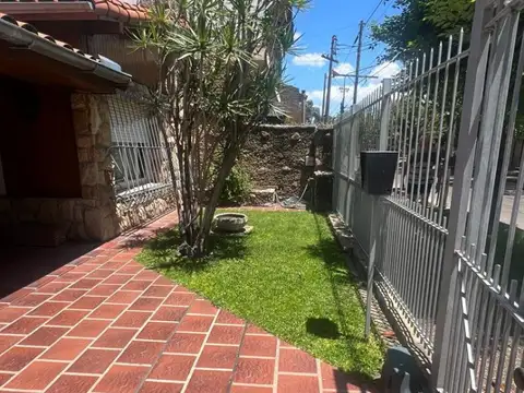 Casa en venta en Castelar Sur