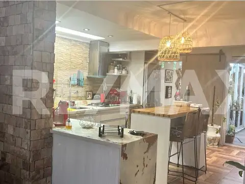 Casa 8 ambientes con 1 baño