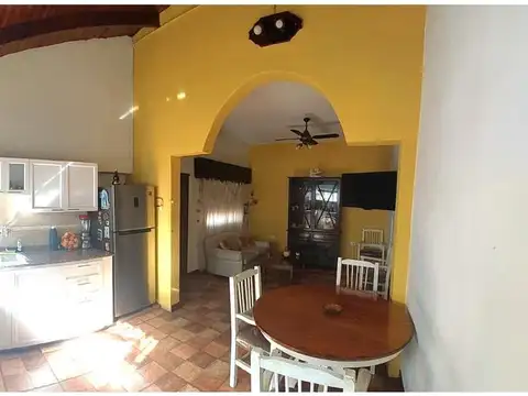 Casa en Venta con 2 cocheras