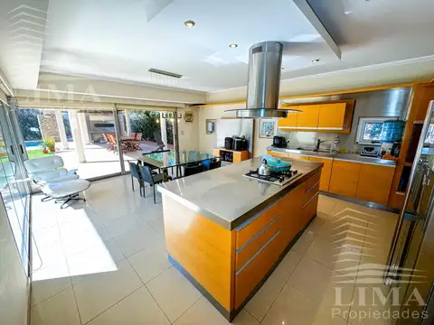 Casa en Venta en Funes, USD 880.000