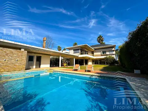 Casa en Venta con 3 cocheras