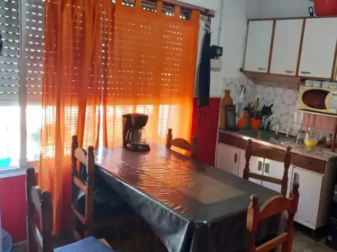 Casa 5 ambientes con 2 baños