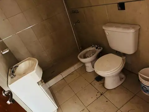 Casa 6 ambientes con 1 baño