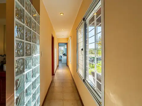 Casa 6 ambientes con 2 baños