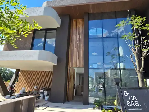 Casa en Venta- El Yacht con salida al Rio- Nordelta