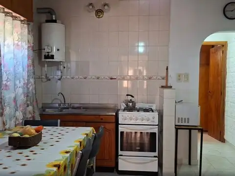 Destructor San Luis 482 entre Fragata libertad y Av. Crucero 9 de 100