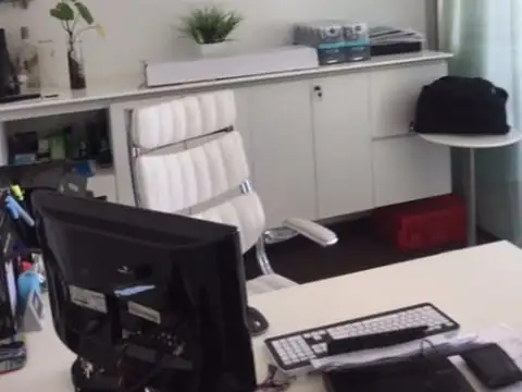 Moderno  Piso con 2 oficinas +sala de reunion+1 privado +12 puestos de trab. en distrito audiovisual