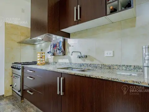 VENTA CASA 4 AMBIENTES MAS DEPTO 2 AMBIENTES EN GRAN LOTE