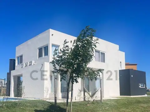 Casa en Venta en Berazategui, USD 390.000