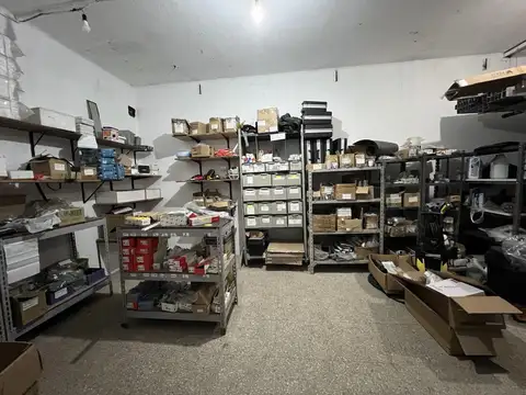 Galpon en Venta 31  mts Fondo