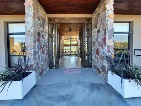 Casa 4 ambientes con 4 baños