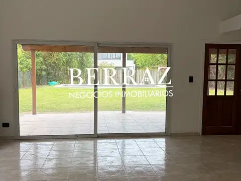Casa Venta 3 Dormitorios Campo Grande CC Lote de 900 m2 Pilar