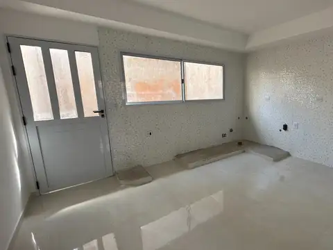 DUPLEX A ESTRENAR. 2 DORMITORIOS CON PATIO