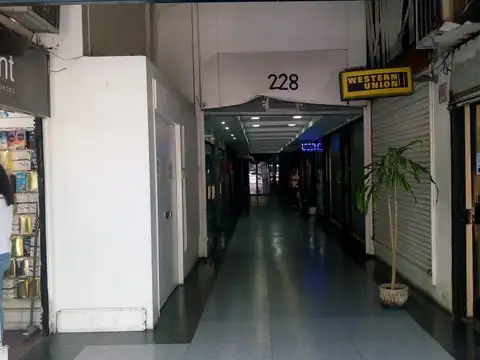 Oficina 5 ambientes con 2 baños