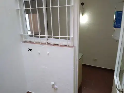 Departamento 3 Ambientes con Espacio Guarda Coche. 2 Dormitorios. Patio. OPORTUNIDAD!